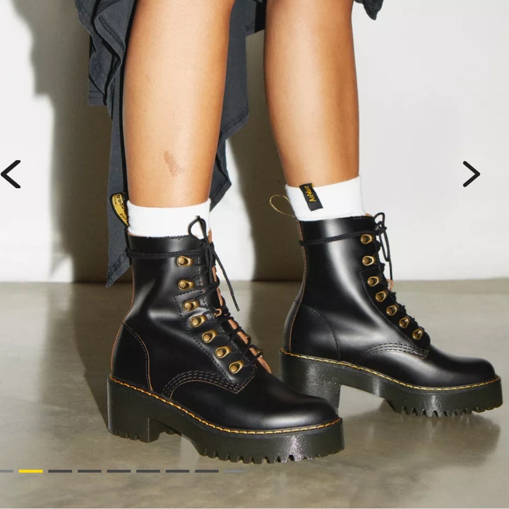 Dr. Martens “Leona” Lace-up lug boots 8
